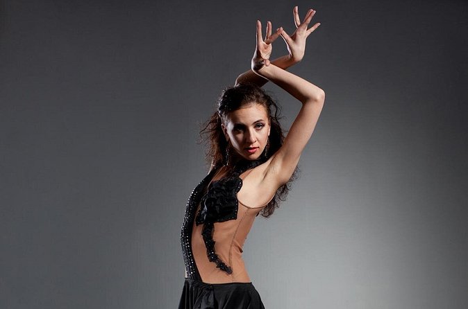 Tapas and Flamenco Show Small Group Tour in Barcelona - What the small-group format adds