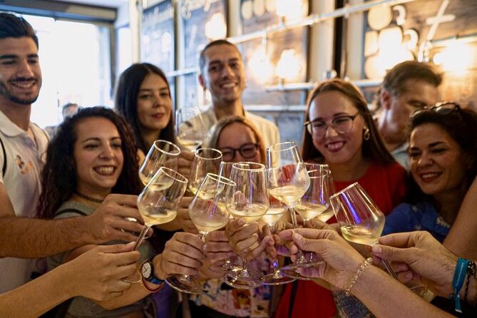 Tapas and Wine Tasting Tour in Seville Small Groups and Jewish Quarter - How the guide affects the experience