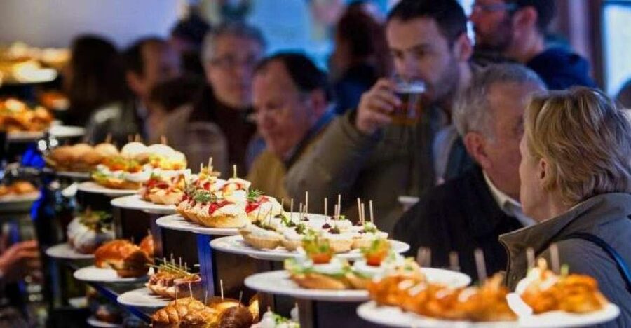 Tapas Crawl in Madrid Historical Quarter for Lunch or Dinner - Learning how Spanish tapas culture works