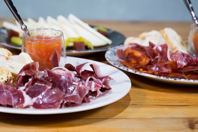 Tapas Dinner and Flamenco Show in Valencia - What the shared tapas dinner includes