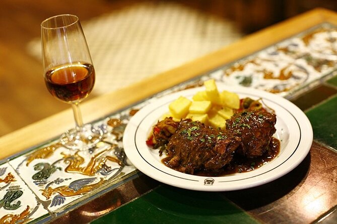 Tapas Food Tour in Jerez de la Frontera - A food tour that introduces Jerez through its tabancos