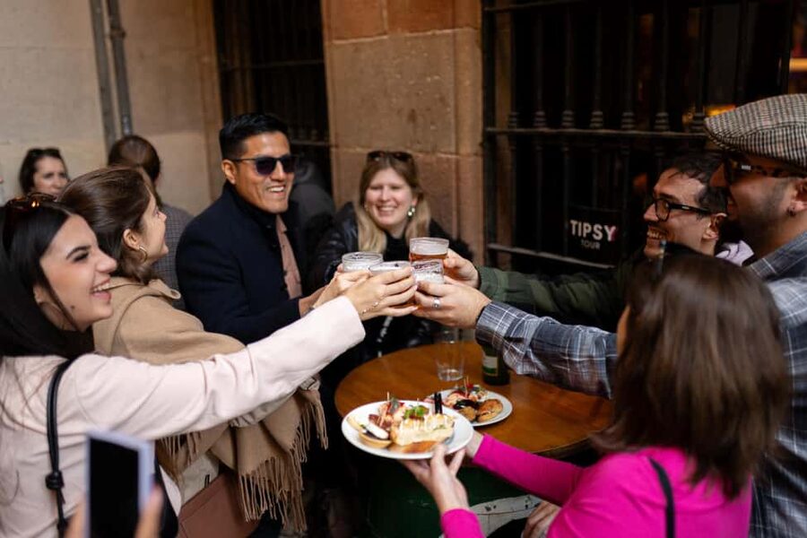Tapas Food Tour with Dinner in Barcelona - What the guide adds to the evening