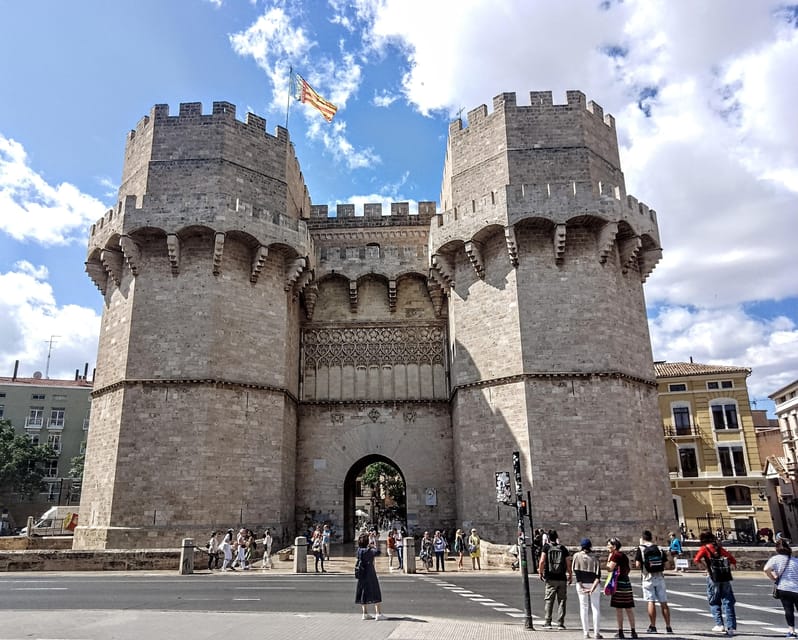 TAPAS GASTRONOMIC TOUR - The guides and language choice