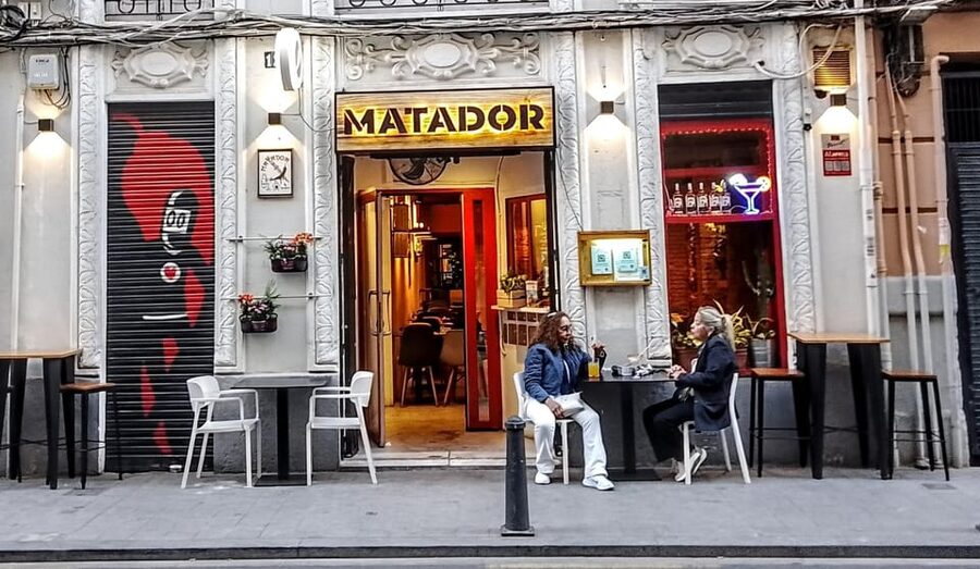 TAPAS GASTRONOMIC TOUR - Torres de Serranos and the last tapas tasting