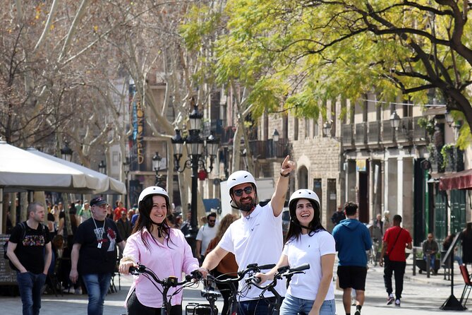 Tapas Tasting Bike/E-Bike Tour in Barcelona - Small groups and the guide’s role