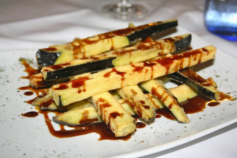 Tapas Tour in Córdoba - Starting at Plaza del Potro after dark
