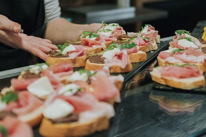 Tapas & Wines through secret Venice - The guides make the biggest difference