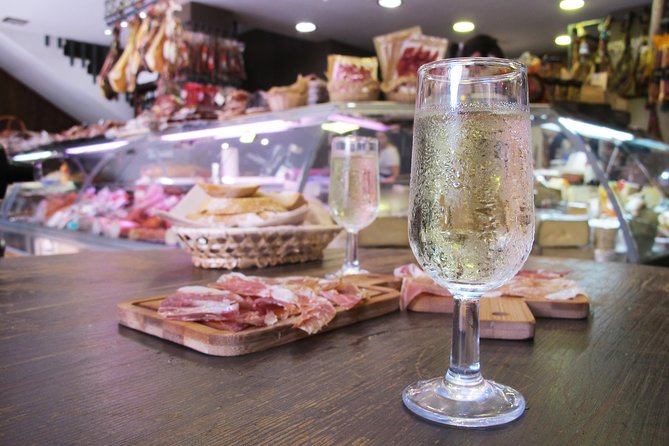 Taste of Malaga Tour : Tapas, History and Local Customs - Classic Málaga tapas in the old town