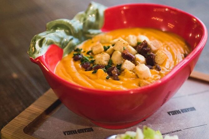 The Granada Evening Tapas Crawl by Food Lover Tour - Why the guides matter