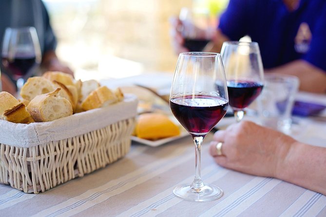 Toledo Tour with Tapas, Wine Tasting and Optional 3 Monuments - Santa María la Blanca and the Jewish District