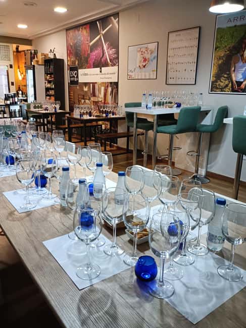 Toledo: Wine, EVOO, and Tapas Tasting - The white wine comes first