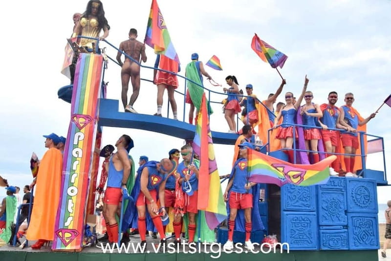 Tour in Sitges ( Bcn): Cultural diversity, tapas and beach - Breakfast with pan con tomate