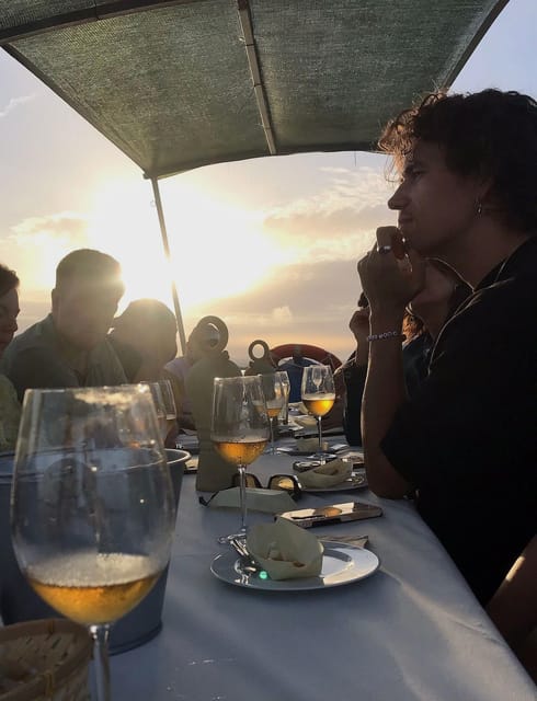 Valencia: Boat Ride with Valencian Wine Tasting & Tapas - Group size and the role of Clara
