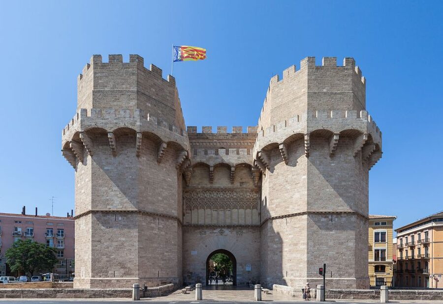 Valencia: Guided City Walking Tour with Tapas Tastings - Key points at a glance