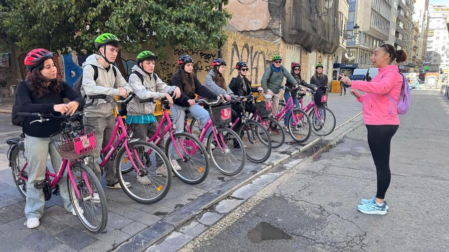 Valencia: Guided Private Bike Tour with Tapas and Drinks - Starting in Valencia’s Old Town