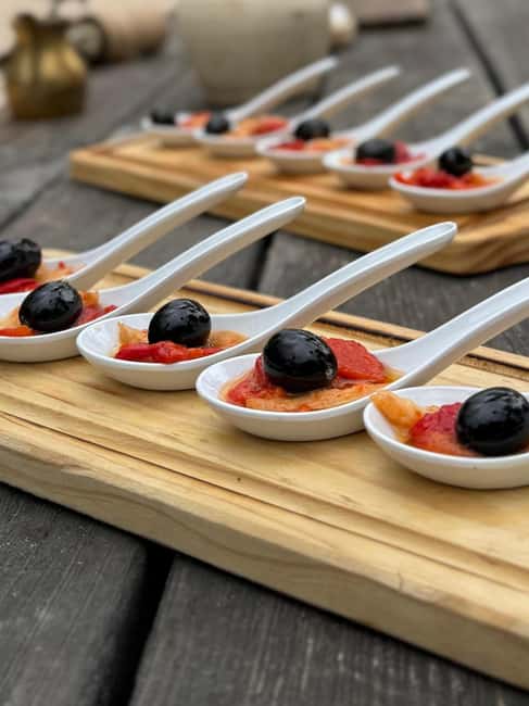 Valencia Old Town flavour walk: tapas & drinks by local - Plaza de la Reina and Plaza Redonda