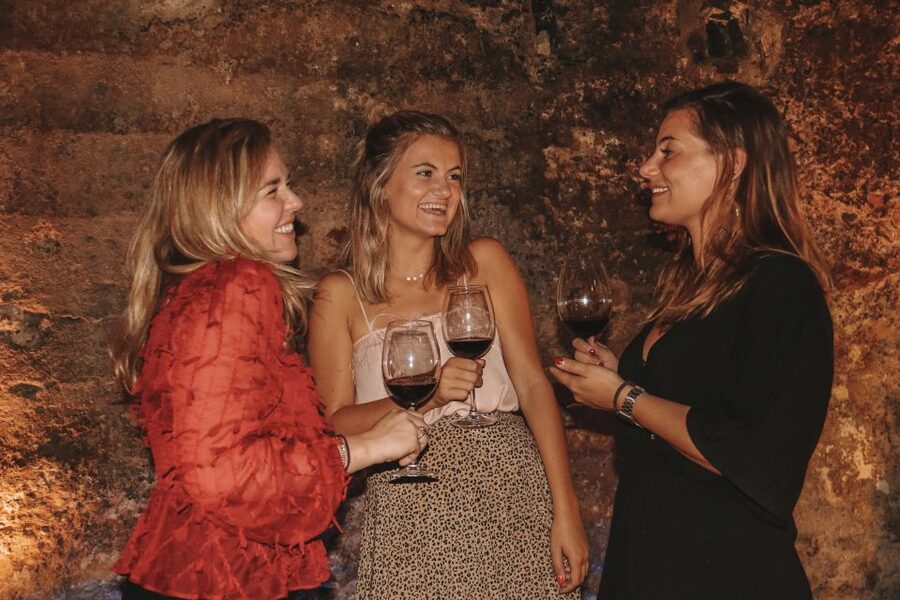 Valencia: Old Town Tour, Wine & Tapas in an 11th c. Monument - Regional wines from Valencia and Requena