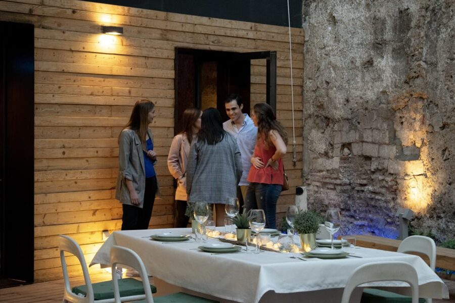 Valencia: Old Town Tour, Wine & Tapas in an 11th c. Monument - A social dinner with a changing cast of guides