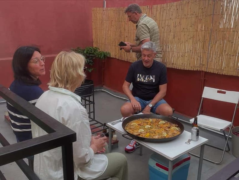 Valencia: Paella Cooking Class with Tapas and Drinks - Why the small group makes a difference