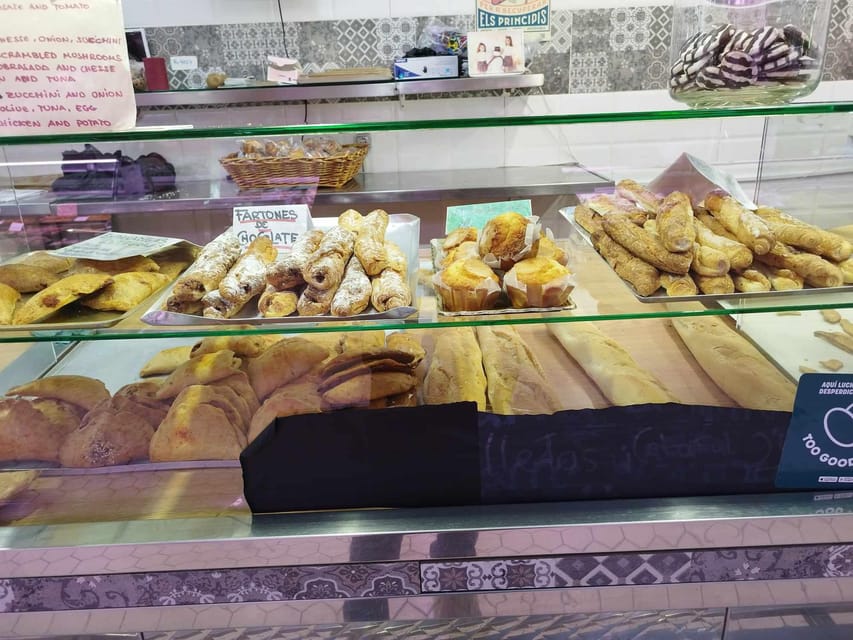 Valencia: Street Food Tour including Paella & Tapas Tasting - Valencia’s old town in a 45-minute walk