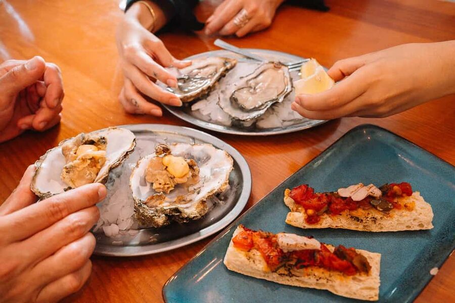 Valencia: Tapas and Drinks Evening Tour - Stop three: seafood, wine, and regional flavor