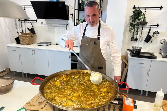 Valencian Paella class with welcome drinks and tapas - Welcome drinks, tapas, and the first taste of Valencia