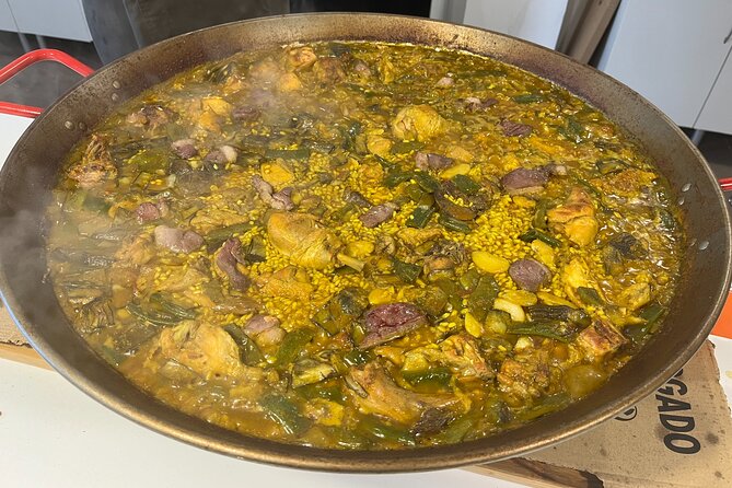 Valencian Paella class with welcome drinks and tapas - Arriving at Carrer de Joaquín Costa 45