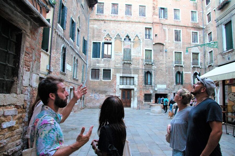 Venice: Local Secrets of Venice Tapas & Wine Walking Tour - A good first or final evening in Venice