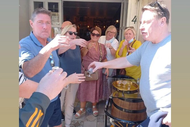 Wine Lovers: Winery Tour w/ Tasting & Tapas (Albufeira/Vilamoura) - Four wines, Portuguese cheese, and a modest board