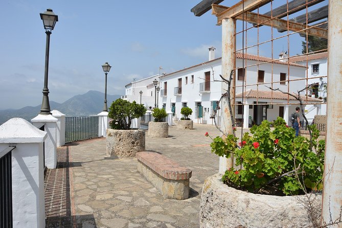 Wine, Tapas & Lake Zahara by e-bike incl Ronda pickup (full day) - Reaching the white village of Zahara
