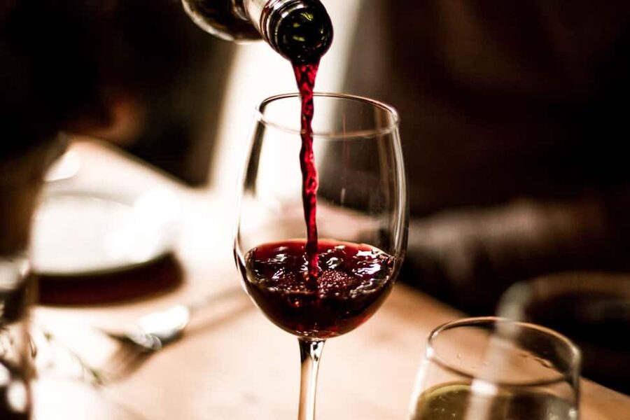 WINE TASTING & TAPAS IN THE HEART OF FARO - The first food stops: traditional and modern tapas