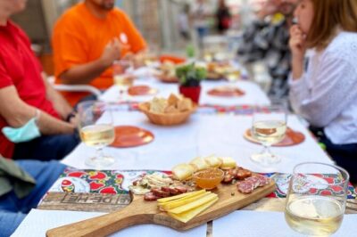 Wine Tasting with Tapas Walking Tour in Porto